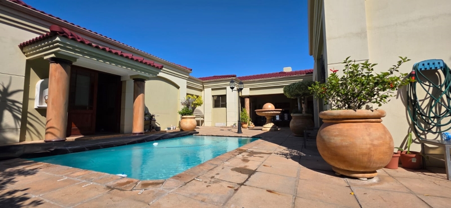 4 Bedroom Property for Sale in Stilbaai Wes Western Cape